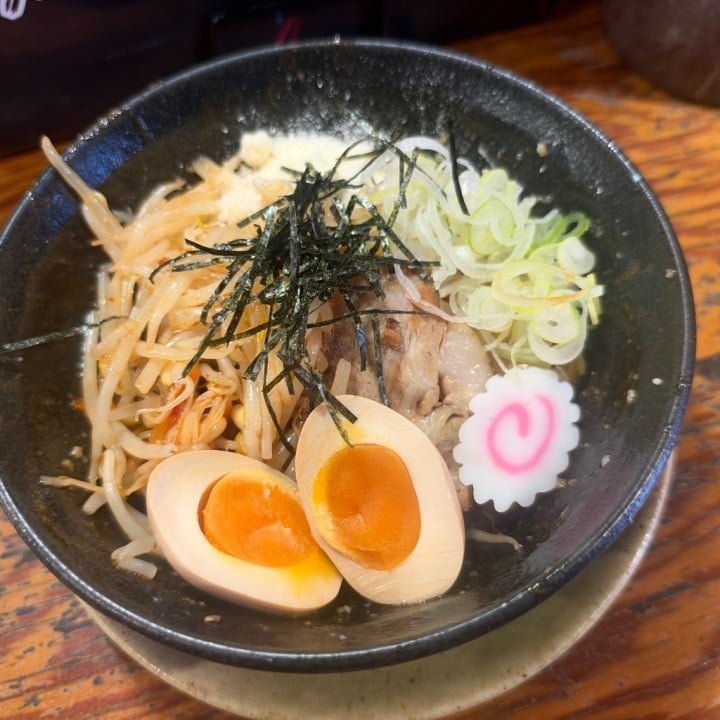 あみな